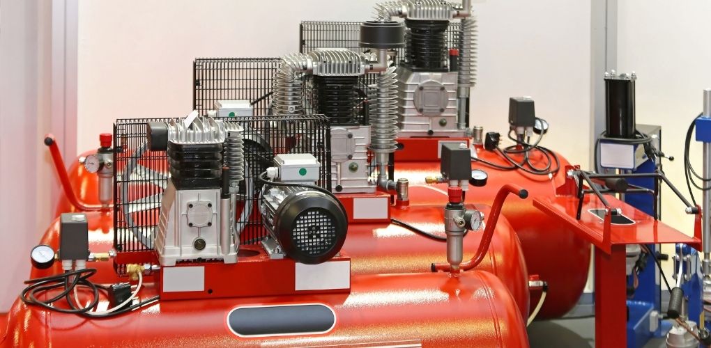 Trois compresseurs monocylindre rouge